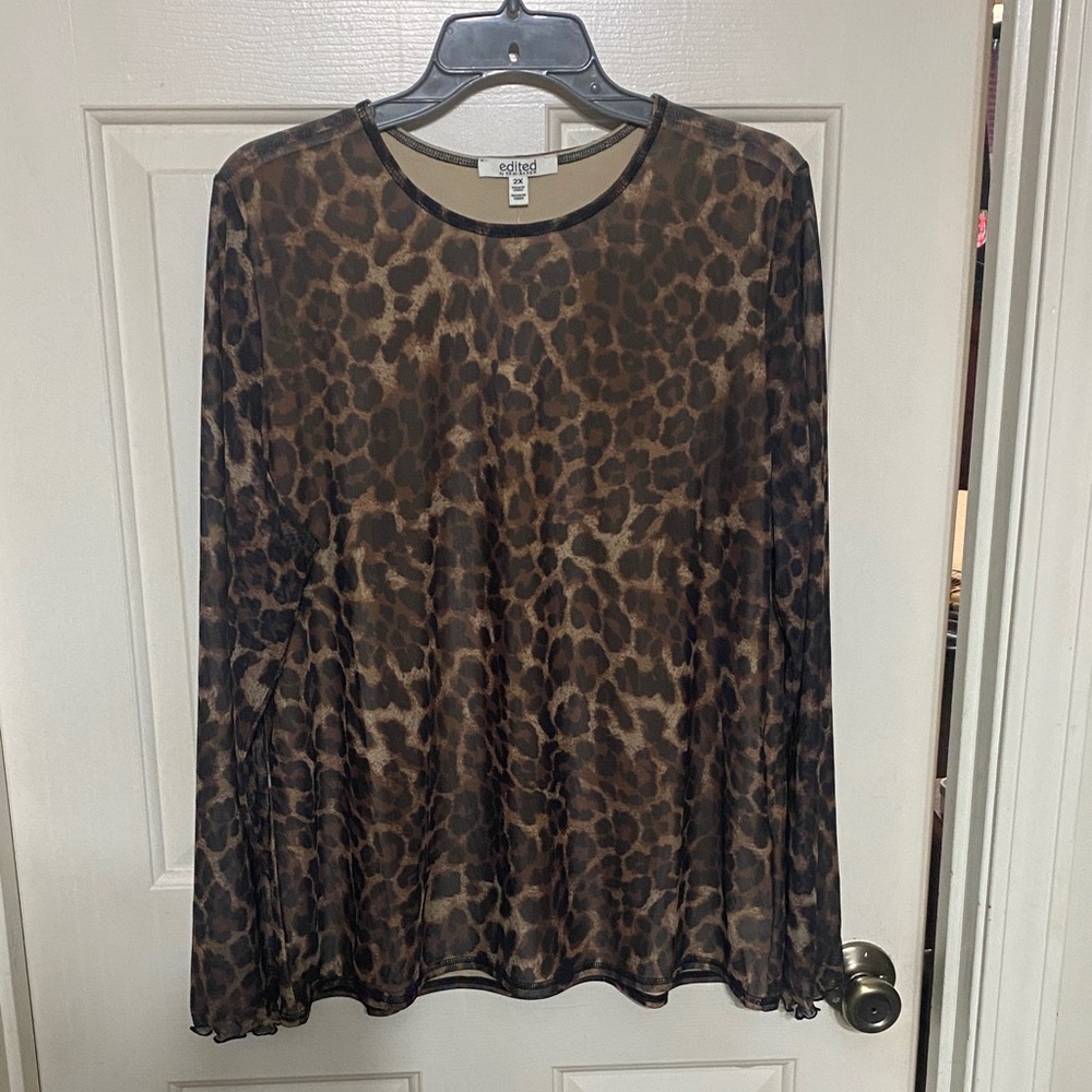 Chic Leopard Print Long Sleeve Top